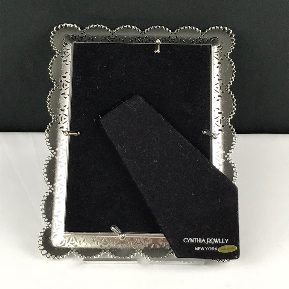 Cynthia Rowley - Silver picture frame (4” X 6”) NWT Firm! Last One! - Picture 2 of 3